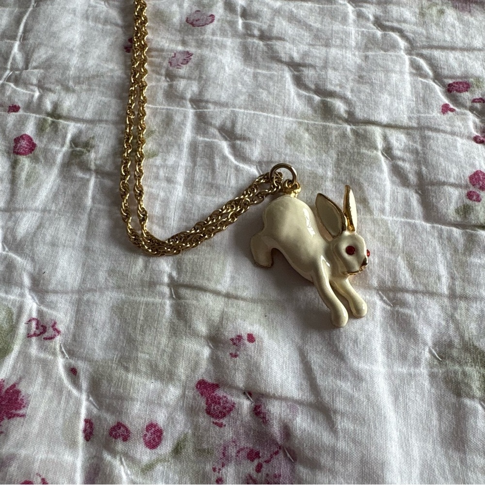 White rabbit necklace gold red eyes enamel bunny pendant long chain wonderland - Picture 5 of 10